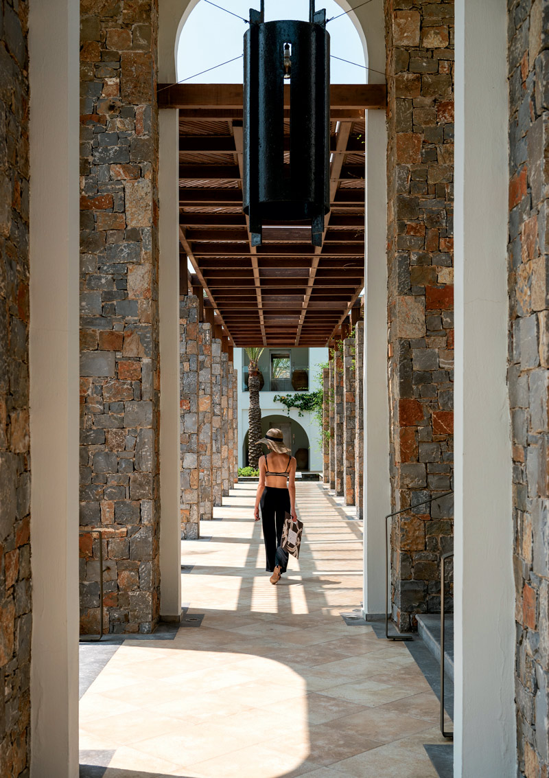 15-Amirandes-is-a-Resort-to-Live