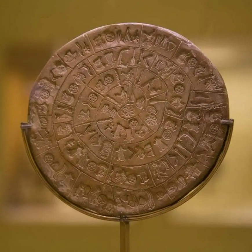 creta-heraklion-museo-archeologico-disco-stos-1566_11094-870x555