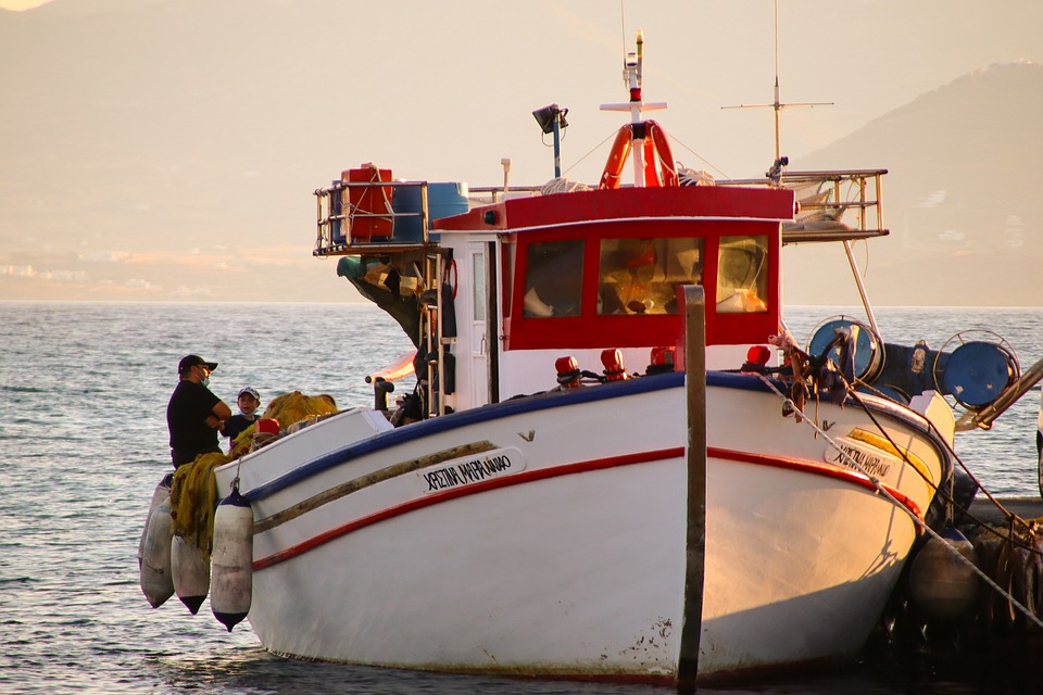 barca-pescatori-grecia