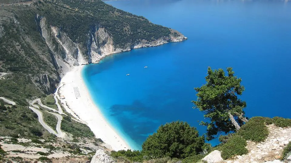 da-un-isola-all-altra-della-grecia-cefalonia-spiaggia