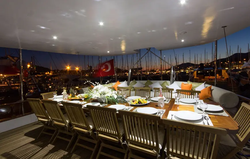 crociera-in-caicco-isole-saroniche-cena-a-bordo-con-il-capitano