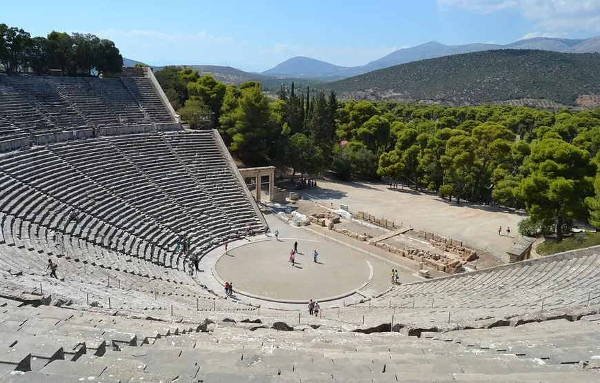 la-cavea.del-teatro-di-epidauro-vista-dall-alto