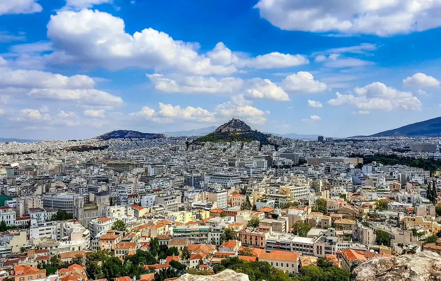 collina-di-licabetto-tra-le-case-di-atene