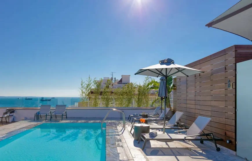 piscina-della-terrazza-dell-electra-palace-di-salonicco