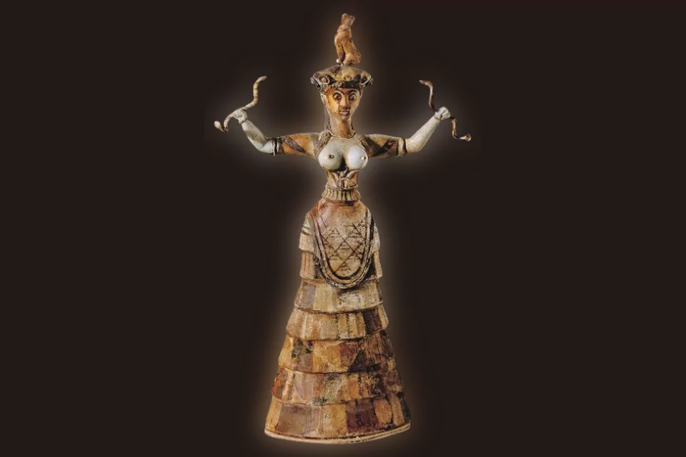 statuina-che-rappresenta-la-donna-minoica