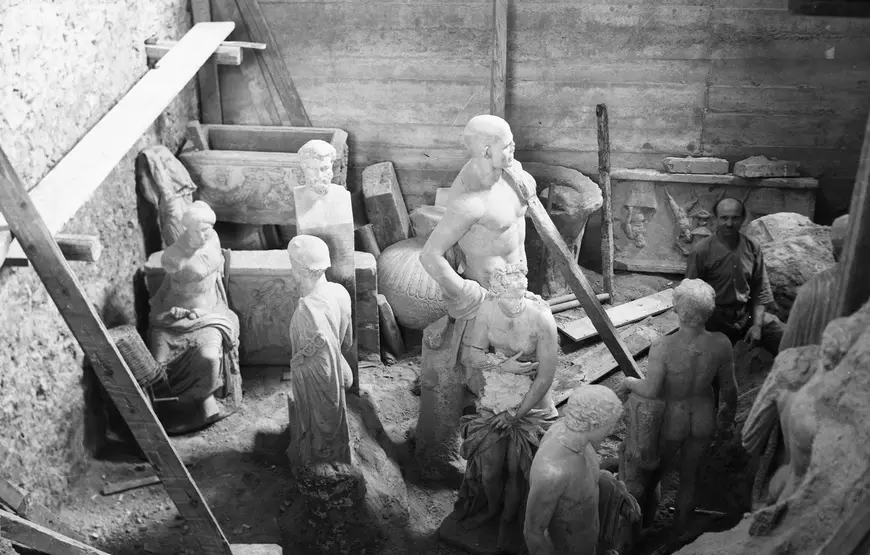 sotterranei-del-museo-archeologico-di-atene-dove-stiparono-durante-la-guerra-le-sculture-e-opere-d-arte