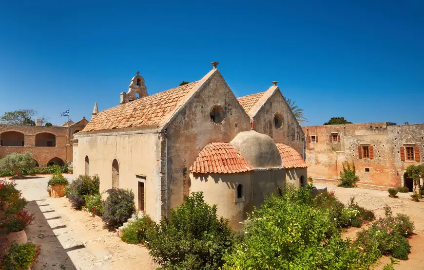 monastero-di-arcadi-con-un-corpo-centrale-che-sembrano-due-chiese-unite-all-esterno