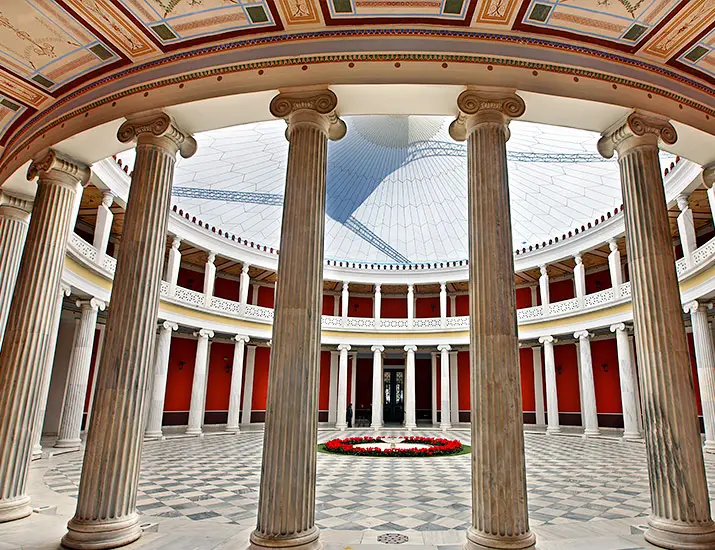 interno-di-un-palazzo-cortile-con-colonnato
