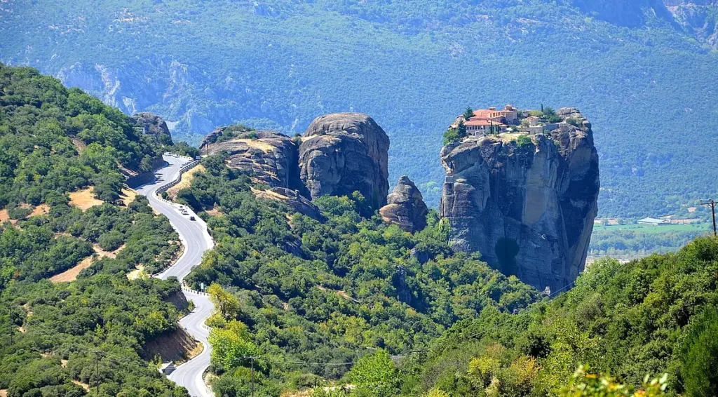 Tour Delfi e Monasteri delle Meteore in 2 giorni con guida in italiano