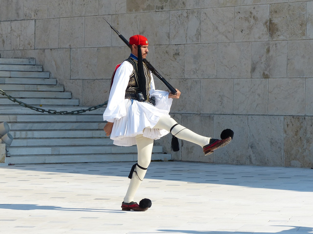 Atene cosa fare gli Euzones Foto di Martin Fuchs da Pixabay