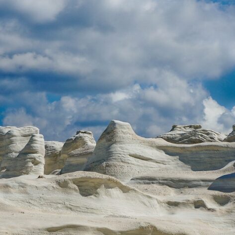 vacanza-a-milos-spiaggia-di-Sarakiniko