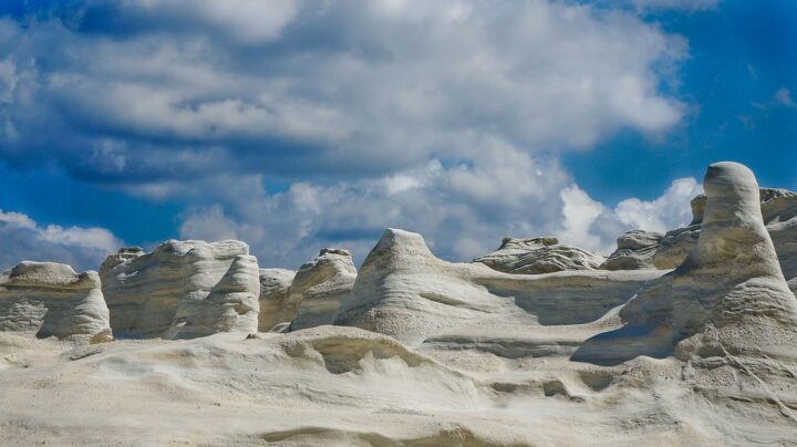 vacanza-a-milos-spiaggia-di-Sarakiniko vacanza-a-milos-spiaggia-di-Sarakiniko