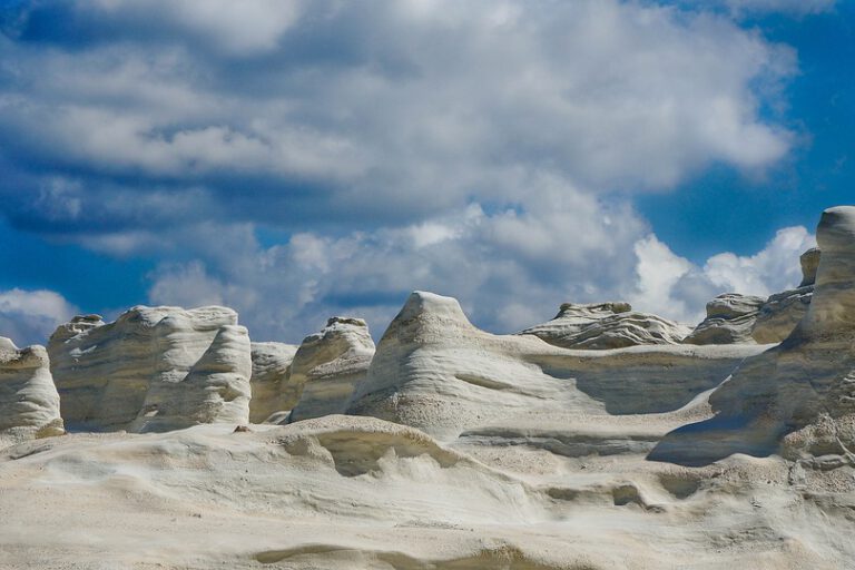 vacanza-a-milos-spiaggia-di-Sarakiniko