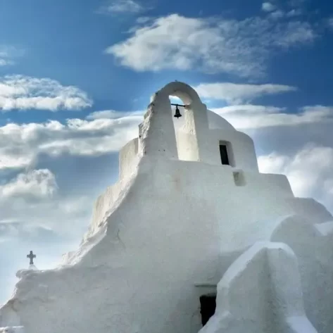 chiesa-bianca-paraportiani-che-si-trova-a-mykonos
