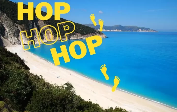 HOP-HOP-HOP-ISLAND-HOPPING-A-SETTEMBRE-E-OTTOBRE-IN-GRECIA-SULLE-ISOLE cartolina-di-una-spiaggia-greca-per-fare-hop-hop-hop-island-hopping-a-settembre-e-ottobre