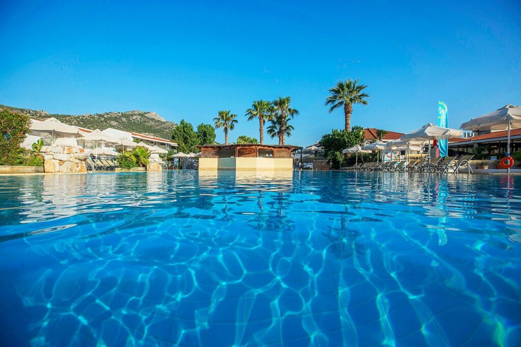 Tour Grecia Classica e Meteore + Soggiorno mare all’Hotel Golden Coast con volo dall’Italia