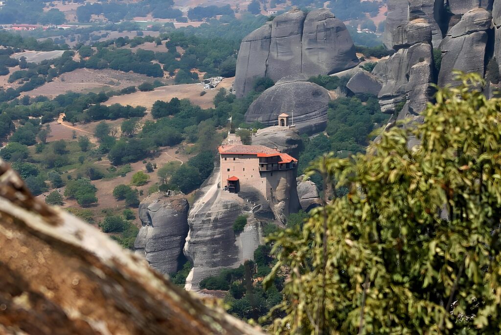 Tour Grecia Classica e Meteore + Soggiorno mare all’Hotel Golden Coast con volo dall’Italia