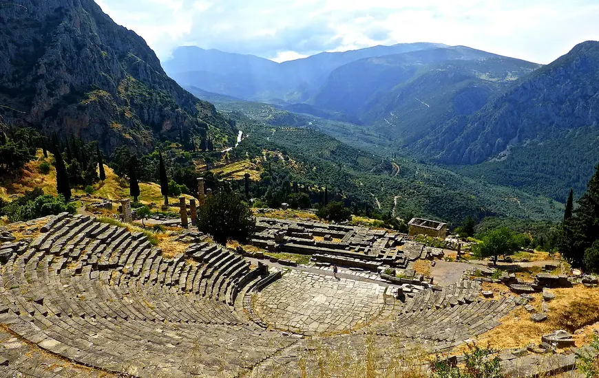 Tour Delfi e Monasteri delle Meteore in 2 giorni con guida in italiano