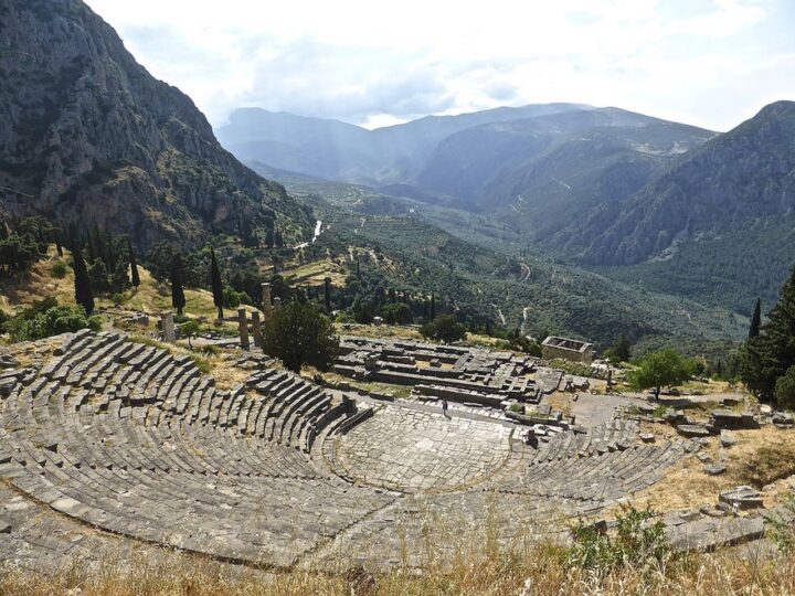 teatro-di-delfi-minitour-grecia