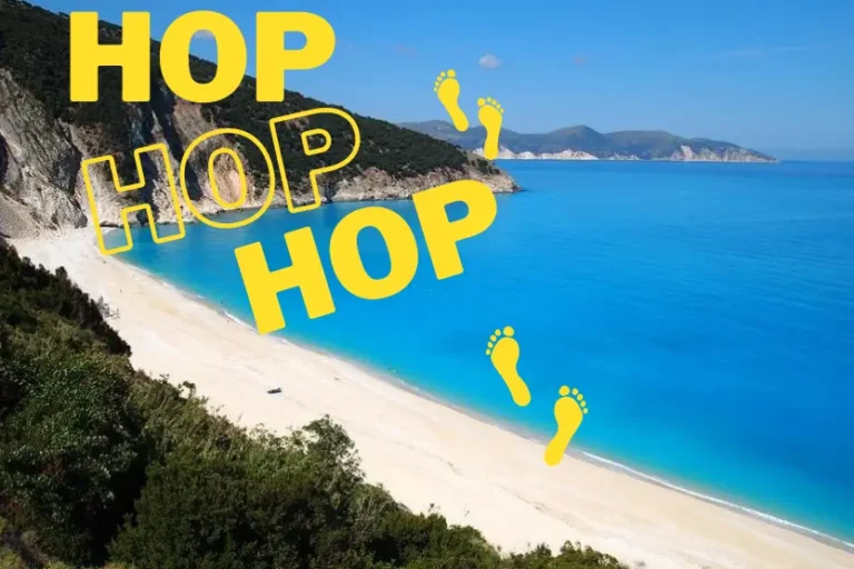 cartolina-di-una-spiaggia-greca-per-fare-hop-hop-hop-island-hopping-a-settembre-e-ottobre