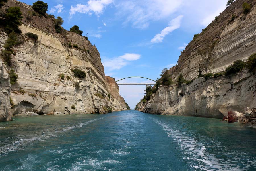 passaggio sul canale di corinto