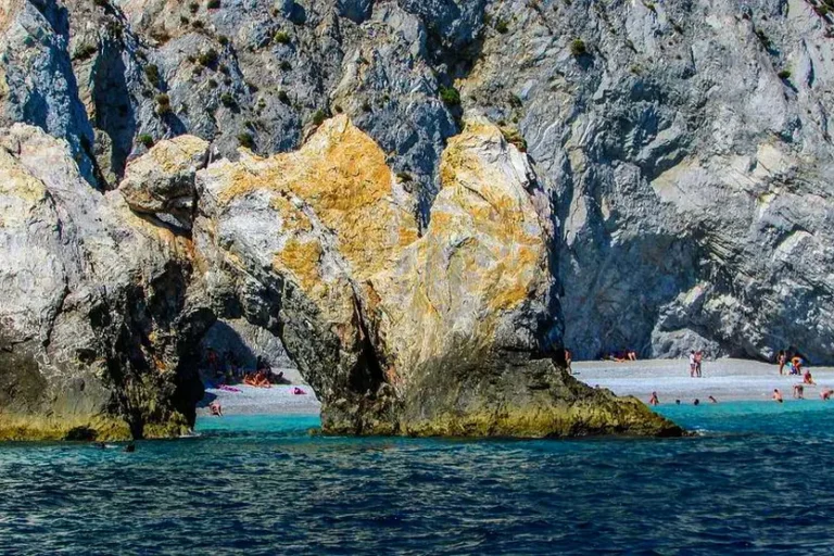 skiathos-isola-greca-dove-alloggiare-a-skiathos