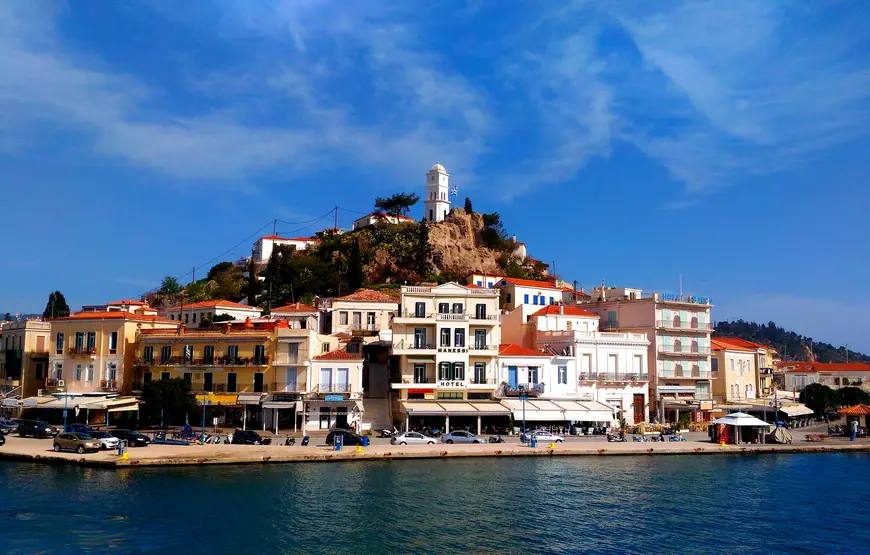 Poros-tra-le-isole-saroniche-tra-arte-e-cultura